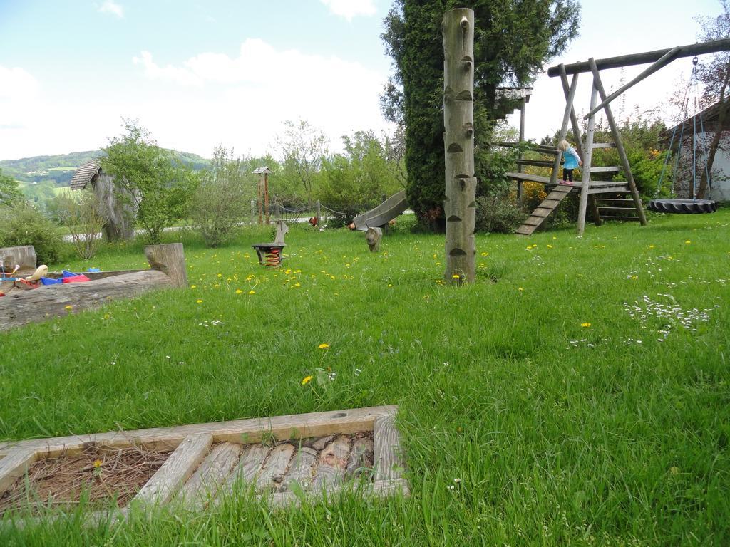 Baby- Und Kinderhof Aicherbauer Seeham Kültér fotó