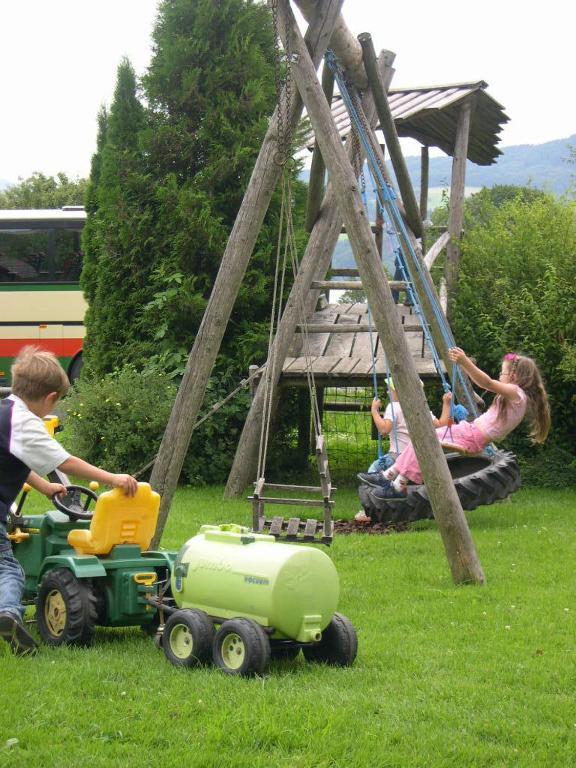 Baby- Und Kinderhof Aicherbauer Seeham Kültér fotó