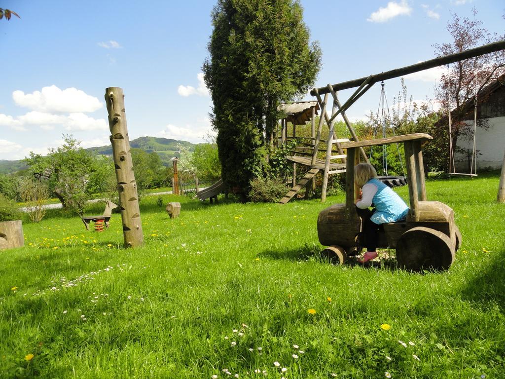 Baby- Und Kinderhof Aicherbauer Seeham Kültér fotó